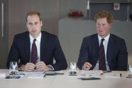 Prince William : cette remarque brutale en cinq mots adressée à son frère Harry lorsqu'il a rejoint son école