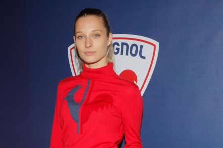 Ilona Smet enceinte : David Hallyday avait vendu la mèche, elle dévoile son ventre rond avec son fils dans les bras