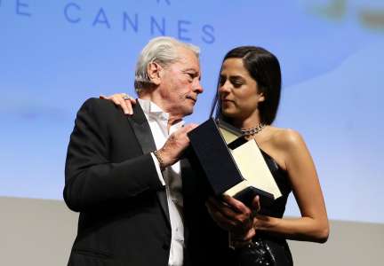 Affaire Alain Delon : le message hostile d’Anouckha après la menace d’Anthony