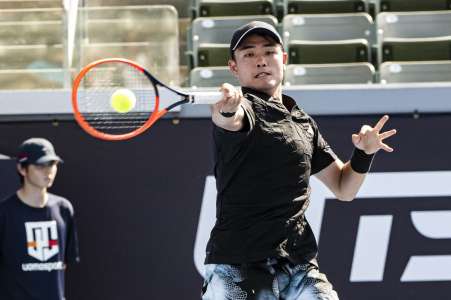 Stupeur en plein tournoi : une star du tennis s'effondre subitement sur le court