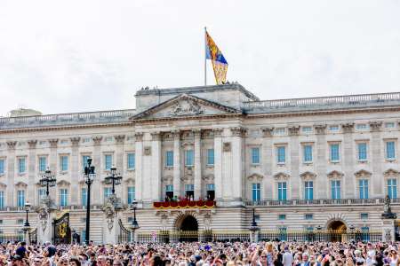 Charles III : frayeur à Buckingham en pleine nuit, un intrus arrêté juste à temps