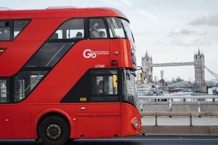 Un chauffeur de bus gagne un joli pactole à la loterie, ce qu'il en fait est bouleversant