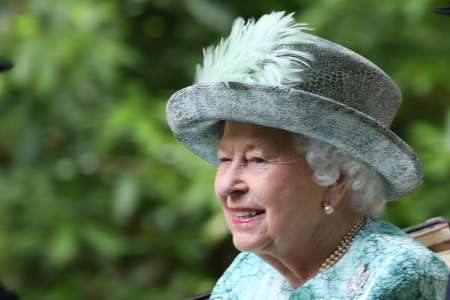 Elizabeth II : ce petit plaisir culinaire inattendu qu'elle s'offrait en avion