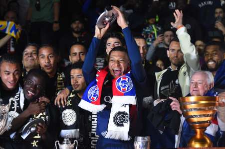 Clap de fin pour Kylian Mbappé au PSG : avec famille, amis et stars… les images émouvantes de ses adieux