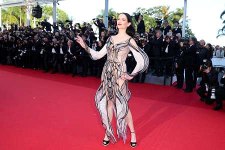 Festival de Cannes 2024 : la robe gothique et ajourée d’Eva Green fait mouche sur le tapis rouge