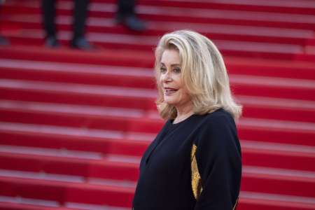 Cannes 2024 : Catherine Deneuve mixe classe et confort pour un résultat détonnant