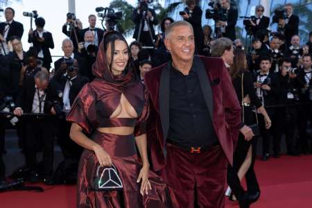 Cannes 2024 : au bras de sa compagne, de 33 ans sa cadette, Samy Naceri fait une apparition surprise sur le tapis rouge