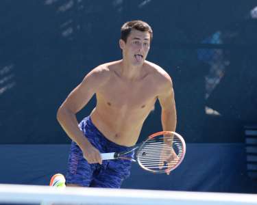 Une star du tennis s'embrouille avec sa petite amie alors qu'il est en plein match