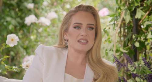 “Ferme-la !” : Adele perd son calme en plein concert, cette remarque qui l’a mise hors d’elle