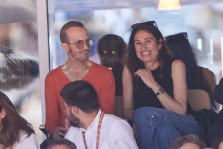 Calogero : séparé de la mère de ses enfants, le chanteur s’affiche avec une belle inconnue à Roland-Garros