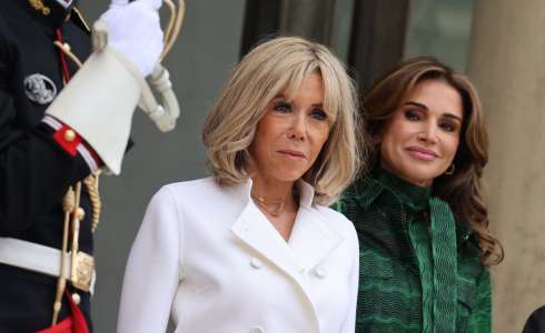 Brigitte Macron en mini jupe et total look blanc : avec Rania de Jordanie, elles rivalisent d’élégance à l’Elysée