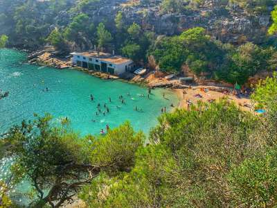 Des touristes topless sèment le chaos dans un restaurant de Majorque