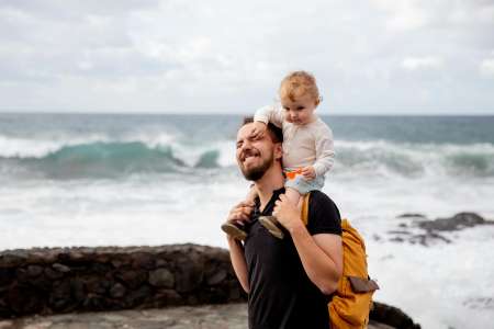 Vacances : cet âge fatidique avant lequel il ne faut pas baigner un bébé