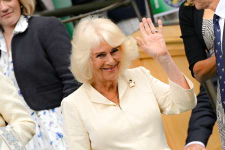 Camilla à Wimbledon : en attendant la venue de Kate, la Reine sort le grand jeu dans une robe au détail qui tue