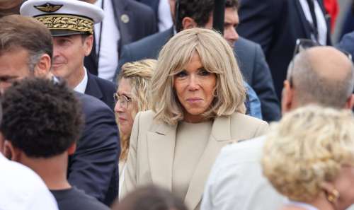 Brigitte Macron : la Première dame entourée de ses deux chiens au village olympique, cette image qui surprend