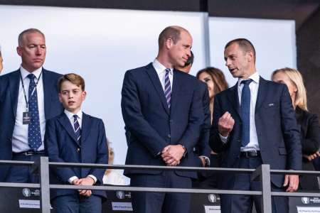 Prince George : pourquoi il met un point d'honneur à porter un costume lors des événements sportifs où il suit son père