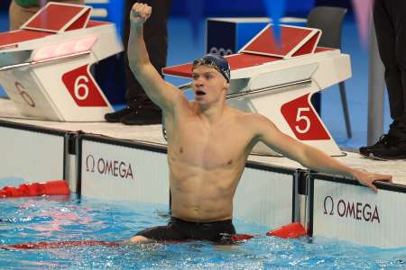 Léon Marchand : quelle est la taille du prodige de la natation française ?