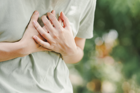 Un homme appelle les secours pour un début de crise cardiaque, son attente est interminable