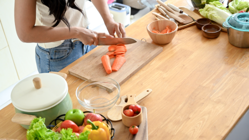 Elle tue son petit-ami et tente de servir sa tête bouillie à manger à ses enfants