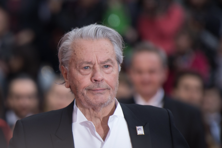 Alain Delon : “personnage odieux”, “déplaisant”... vives critiques en direct avant ses obsèques