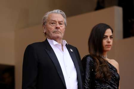 Obsèques d’Alain Delon : Anthony, Anouchka et Alain-Fabien à pied d’oeuvre, leur geste déchirant