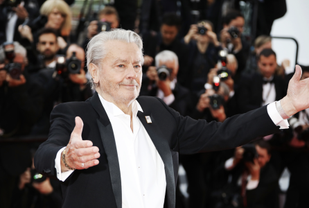 Mort d’Alain Delon : qui est son jeune frère Jean-François, qui a vécu dans l’ombre ?