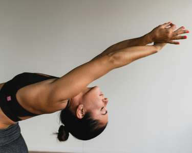 Elle tente une pose de yoga compliquée, sa vie bascule dans l’horreur