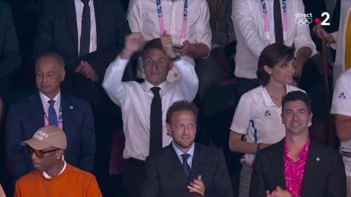 Léon Marchand : quatre médaille d’or pour le champion, la réaction d’Emmanuel Macron vaut le détour