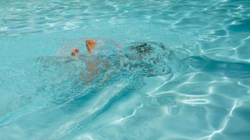 Haute-Garonne : il squatte une maison et devient tétraplégique en sautant dans la piscine, la suite est lunaire