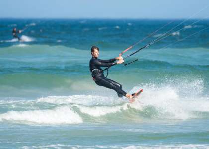 Morbihan : un kitesurfeur perd le contrôle et finit sur la route, la suite fait froid dans le dos