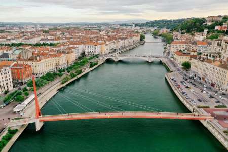 Lyon : macabre découverte sur un pont, aucune piste n'est exclue