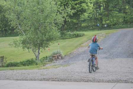 Oise : un jeune garçon de 7 ans fait du vélo sans se douter qu'une scène d'horreur est sur le point de se produire