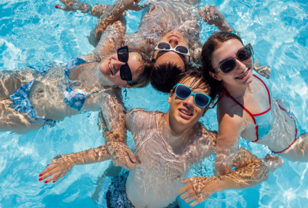 Une famille entière frôle la mort dans leur piscine après avoir ressenti d’étranges 