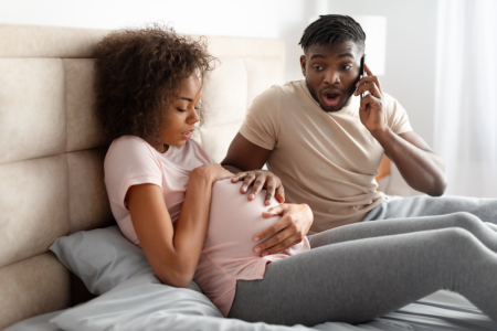 Son accouchement se déclenche à domicile, l’aide précieuse reçue au téléphone a fait des miracles