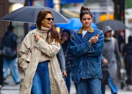  « Katie Holmes et Suri Cruise : Tendance mère-fille »

Ce titre est clair, concis et accrocheur, tout en conservant le sens original du titre original. Il suggère que Katie Holmes et Suri Cruise ont un style tendance et cool, et que cette tendance es