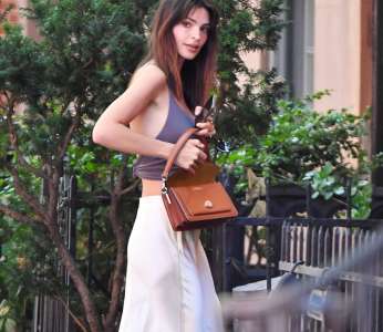 Emily Ratajkowski, Katie Holmes, Kendall Jenner… Elles portent toutes cette pièce ultra légère pour pimper leur look