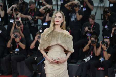 Angelina Jolie : un style glamour qui traverse les années