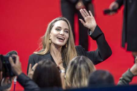 Angelina Jolie : l’actrice soutenue par Akala, son nouveau boyfriend présumé, lors d’une soirée londonienne