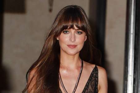 On aime le style effortless de Dakota Johnson