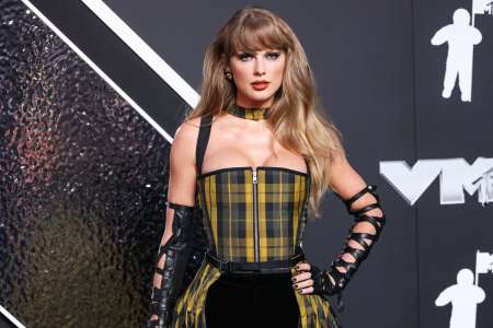 Taylor Swift : comme Léna Situations et Malia Obama, elle craque pour le dernier imprimé en vogue