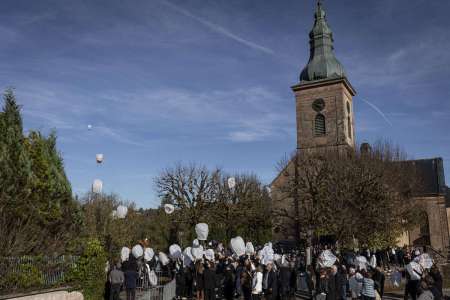 Adieu poignant à Lina : les images de ses proches 
