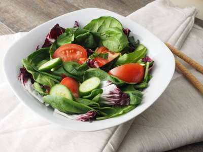 Calories : une salade très populaire est en fait à éviter par-dessus tout