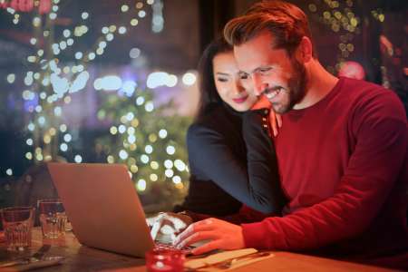 Couple : comment agit un partenaire plus vieux ?