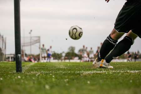 Vendée : un footballeur meurt tragiquement à 34 ans après une scène d'horreur en plein match