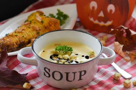  «Voici la soupe à éviter cet automne : protégez votre santé»

ou

«Attention à cette soupe de saison dangereuse pour votre santé !»

ou encore

«Méfiez-vous de cette soupe automnale : elle est à proscrire !»