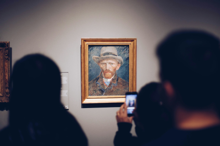 Un musée place une oeuvre d'art à un endroit inhabituel, la suite est lunaire