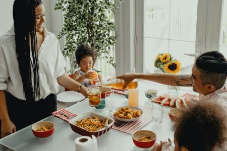 Une nounou idéale doit posséder ces 4 qualités essentielles et les parents sont tous d’accord là-dessus