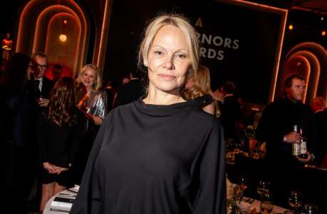 Pamela Anderson : “une nonne à la retraite”, son nouveau style austère ne fait pas que des adeptes