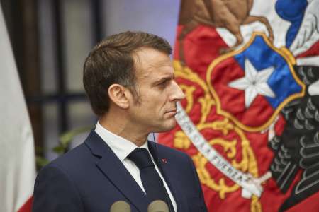 “Complètement c*ns” : Emmanuel Macron dégoupille au bout du monde, cette vidéo qui fait scandale