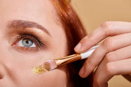 Maquillage : comment appliquer des paillettes ?